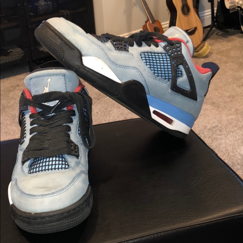 Travis Scott Jordan 4’s